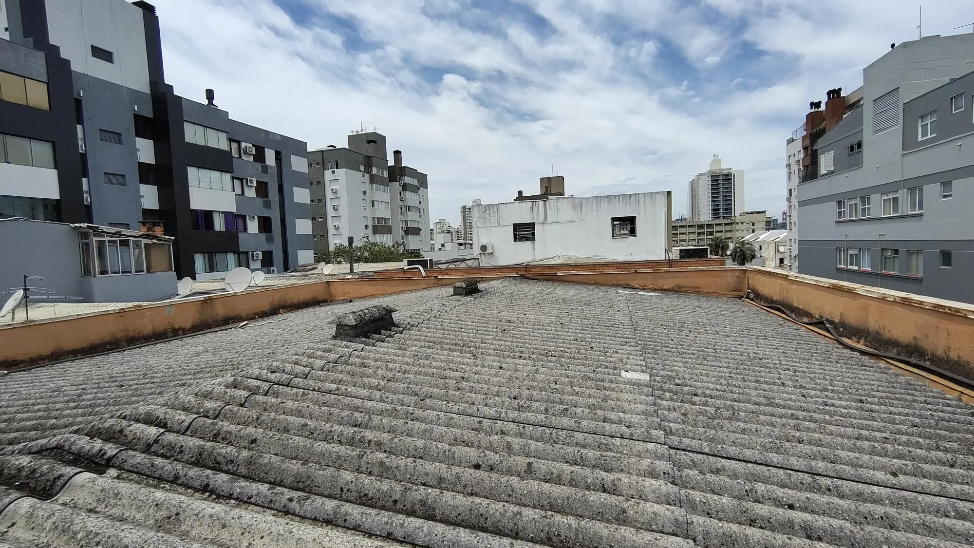 Imagem Prédio Comercial no bairro Menino Deus.