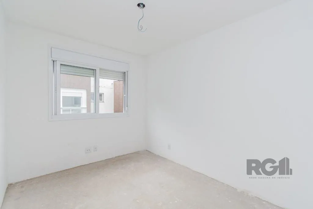 Imagem Excelente casa em condomínio de 251m² com 3 suítes e elevador!
