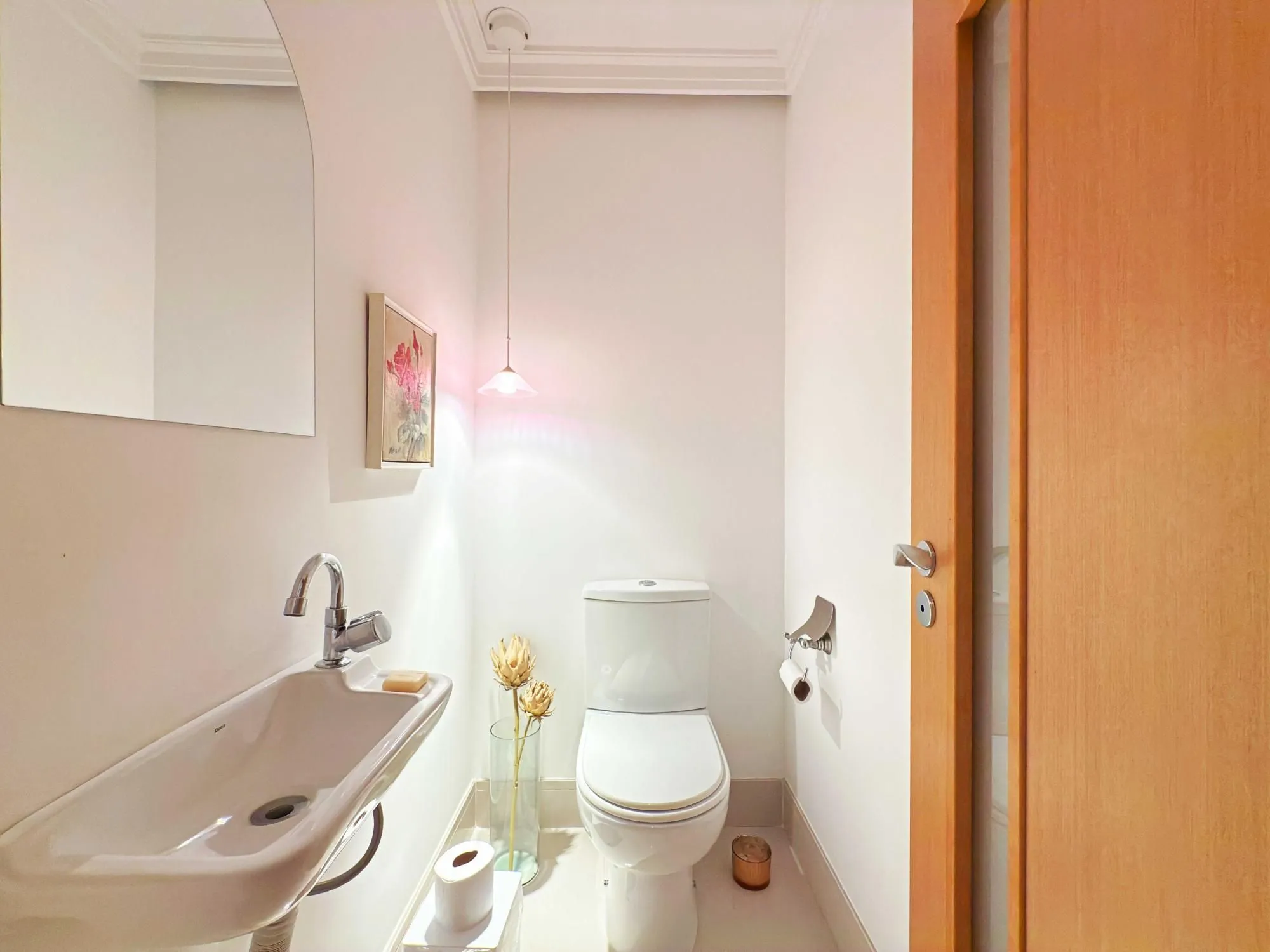 Imagem Apartamento a venda semi-mobiliado com dois dormitórios no bairro São João/PoA