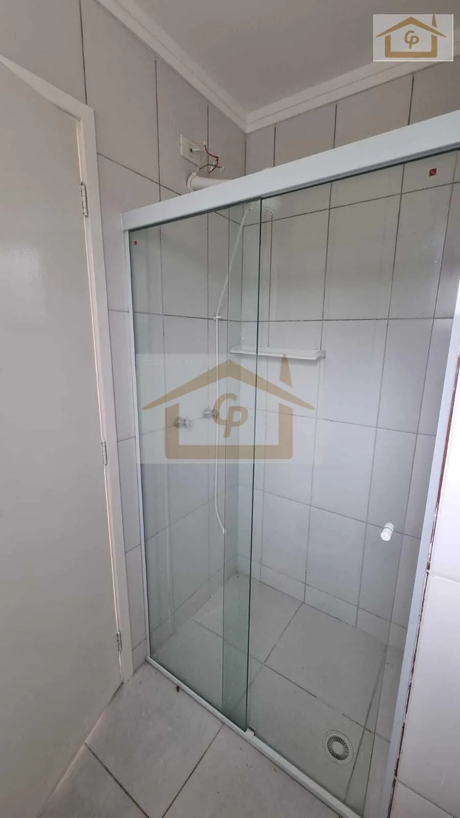 Imagem Casa com corredor lateral, 3 quartos sendo um suíte, 2 vagas