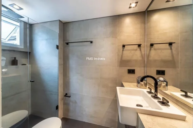 Imagem Apartamento à venda na Vila Nova Conceição com 3 quartos sendo 2 suítes, 2 salas, 3 banheiros, 2 vagas, 95m².
