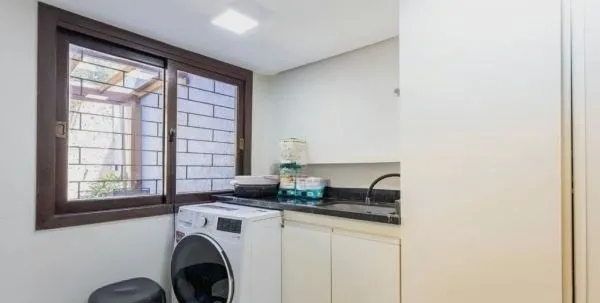 Imagem Sobrado no Menino Deus de 3 dormitórios e vaga
