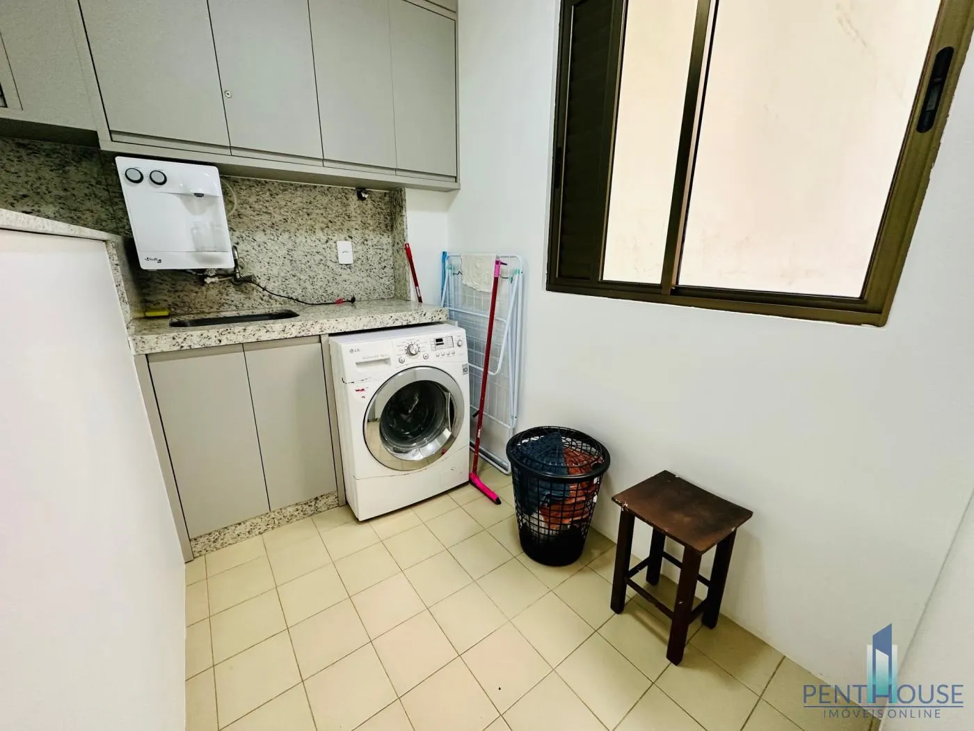 Imagem Apartamento Zona Central para Venda em Balneário Camboriú, CENTRO, 2 dormitórios, 1 suíte, 2 banheiros, 1 vaga