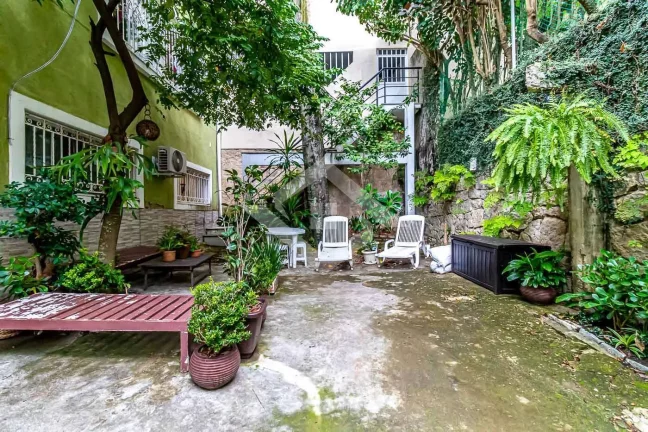 Imagem Casa Triplex de 4 Quartos para Venda no Humaitá com 595 m²