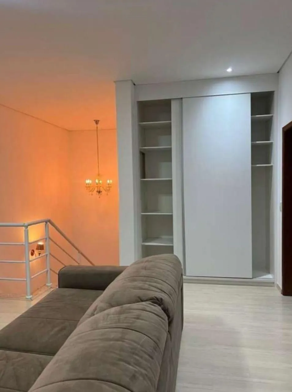 Imagem Excelente oportunidade de locação: Casa em condomínio de 3 quartos, 3 suítes, 4 salas, 4 vagas na cidade de Sorocaba-SP, bairro Iporanga