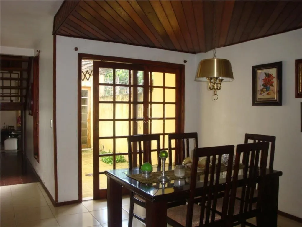 Imagem Casa para Venda - 240m², 4 dormitórios, sendo 1 suites, 4 vagas - Nonoai