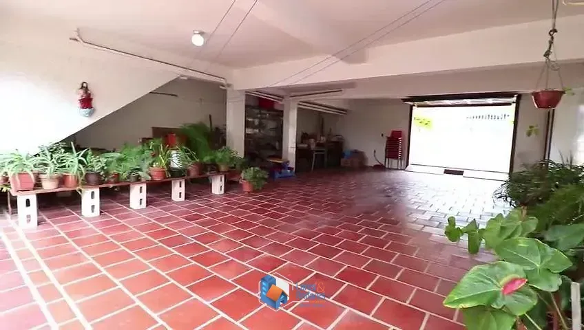 Imagem Casa para venda em Parque Peruche com 4 quartos, sendo 1 suíte, 228m²