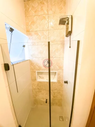 Imagem CASA RECEM COSNTRUÍDA A VENDA COM 2 DORMITÓRIOS, SENDO UMA SUÍTE , ÁREA GOURMET, 2 VAGAS, JARDIM, ISOLAMENTO ACÚSTICO EM CARAGUÁ