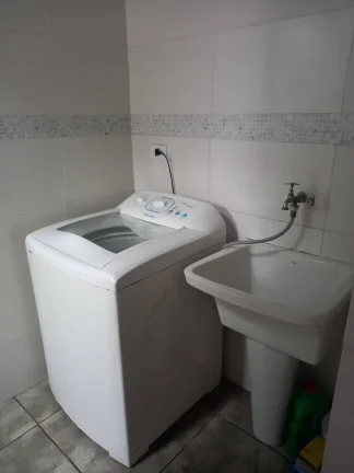 Imagem Sobrado com 200 m² sendo 2 Dormitorios e 2 Suítes e 2 Vagas de Garagens