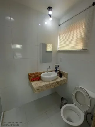 Imagem Luxuosa Casa em Condomínio à Venda em Camaçari-BA, Vila de Abrantes: 4 Quartos, 4 Suítes, 2 Salas, 2 Banheiros, 4 Vagas, 280m².