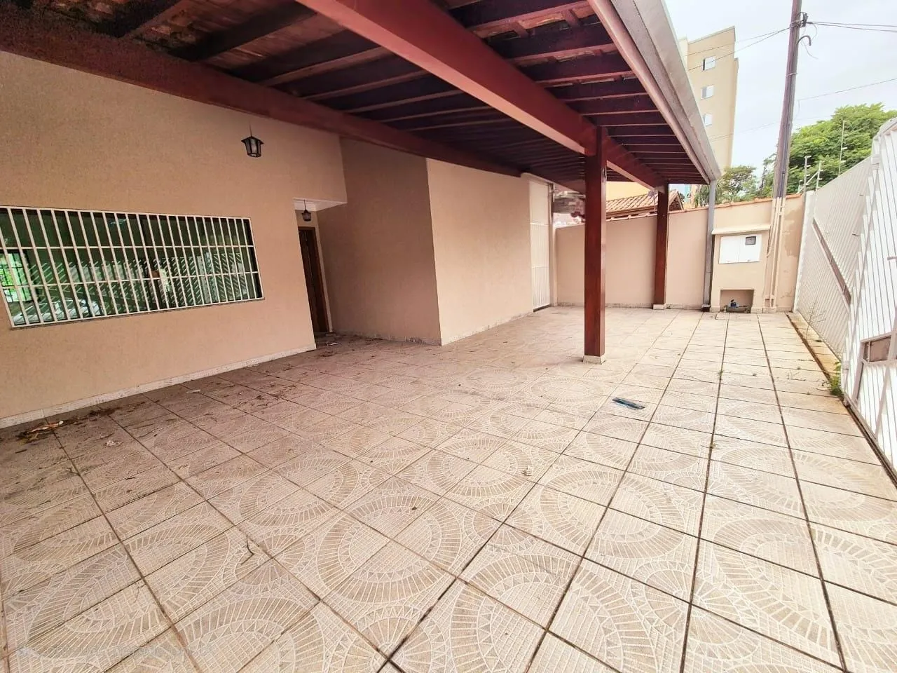 Imagem Oportunidade Imperdível: Casa Comercial a 5 Min do Centro, Perfeita para Empresas com Ampla Estrutura e Localização Estratégica