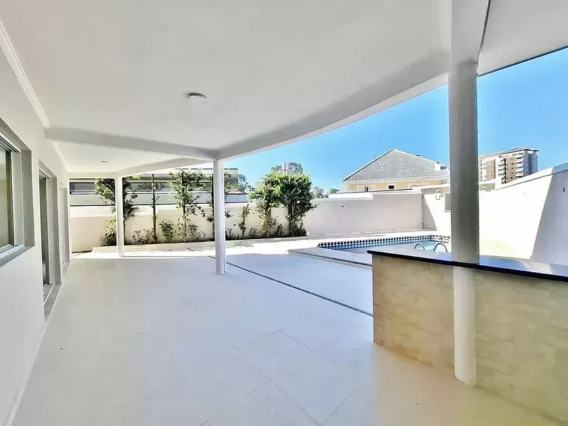 Imagem Belíssima Casa São 4 suítes com sacada, 6 banheiros, + sala de TV e escritório, sala dupla com l...