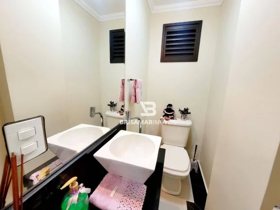 Imagem PITANGUEIRAS- MARAVILHOSO APARTAMENTO TOTALMENTE REFORMADO , ÁREA DE LAZER E 02 VAGAS DE GARAGEM NO PRÉDIO.