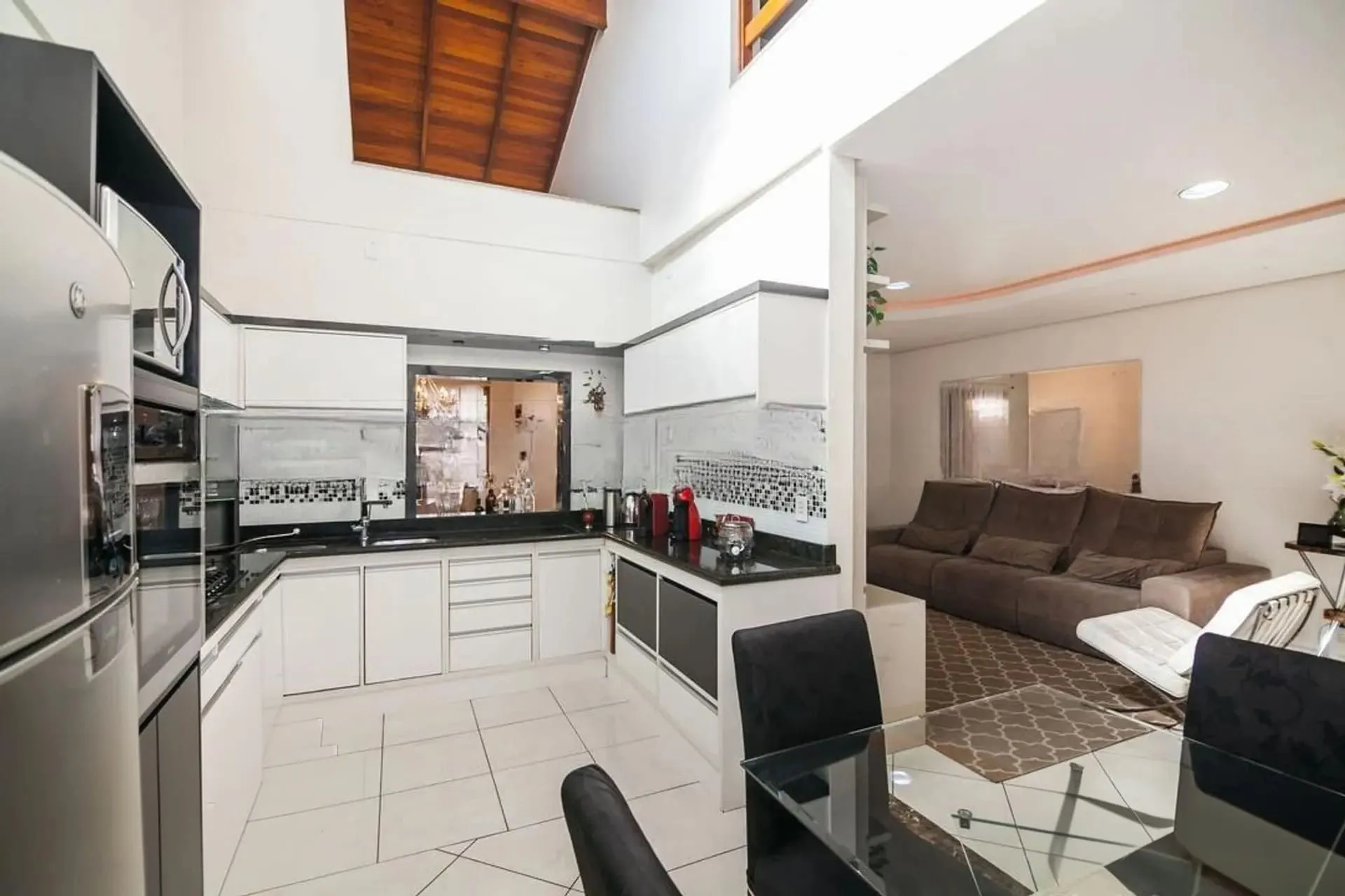 Imagem Casa de 4 dormitórios à venda no Bairro Rubem Berta, Porto Alegre.