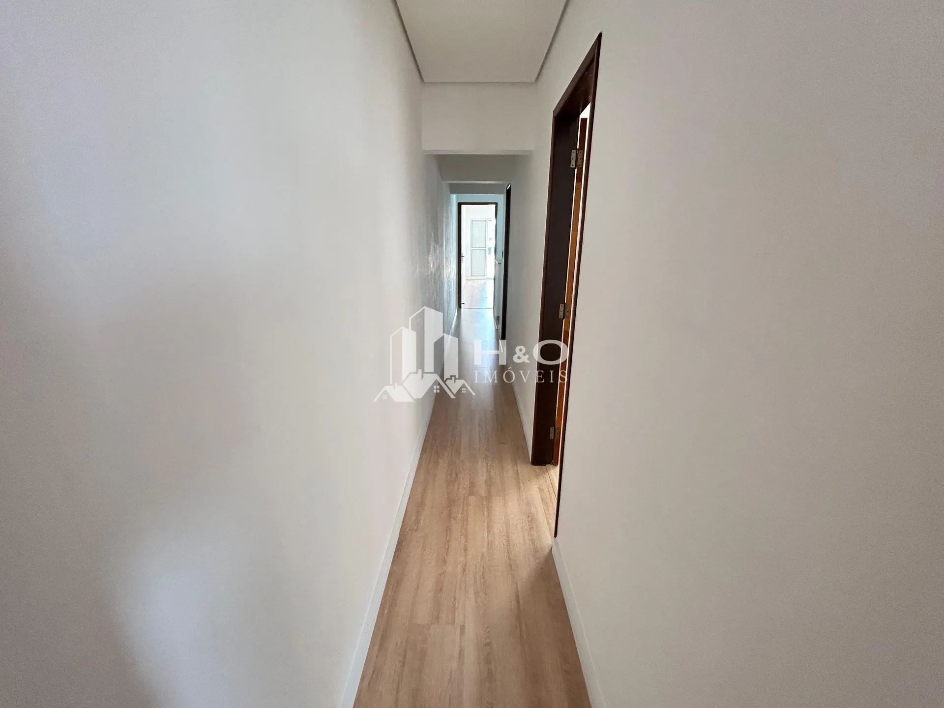 Imagem Sobrado à Venda Próximo ao Metrô Patriarca - 3 Dormitórios, 1 Suíte, Espaço Gourmet e Acabamento de Alto Padrão!