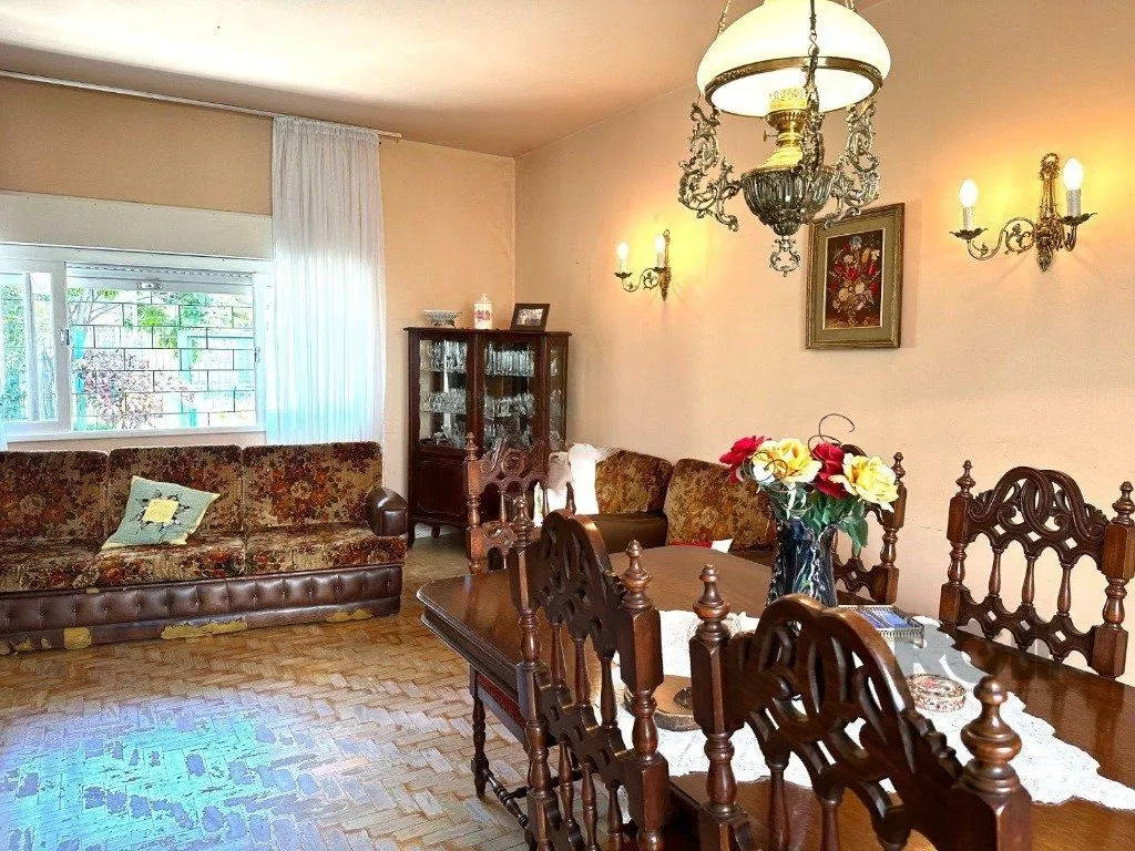 Imagem Casa 3 dormitórios no Bairro Glória, próxima a Prof. Oscar Pereira.
