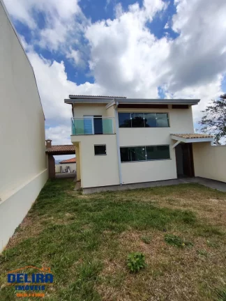Imagem Casa com uma ótima localização em associação com garagem para 6 carros