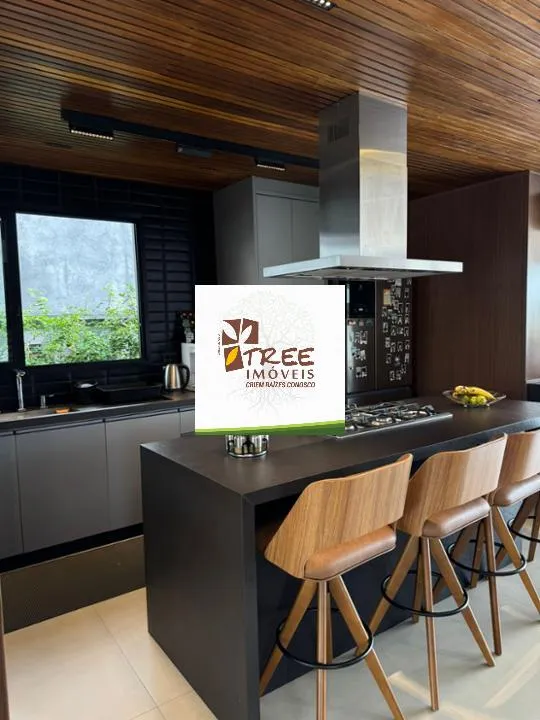 Imagem VENDA DE SOBRADO NO IBIRAPITANGA, EM SANTA ISABEL/SP, 375m² com 4 suítes, cozinha completa, piscina, jacuzzi, área gourmet e 6 vagas. CONSULTE-NOS.