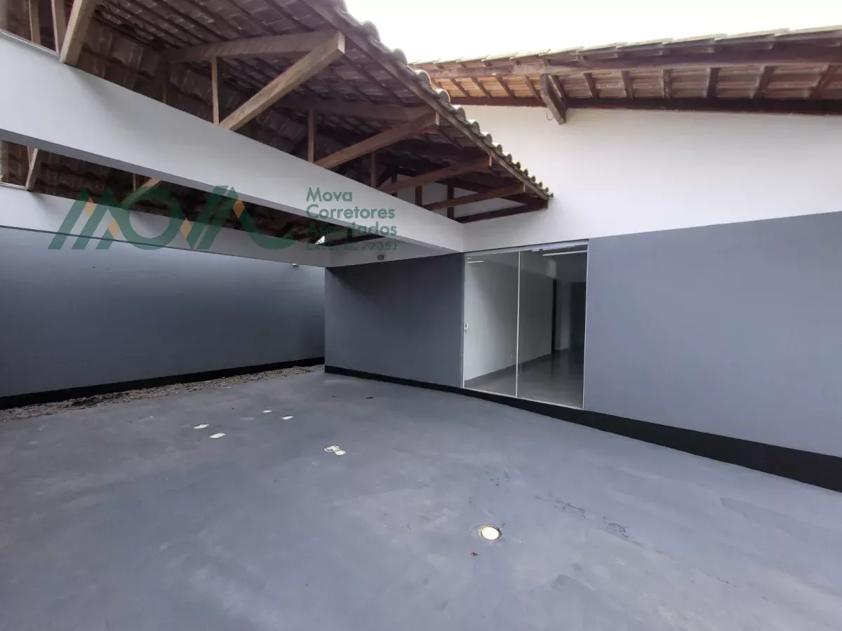 Imagem Casa de esquina, localizada no Balneário Farol do Itapoá II, com área construída de aproximadame...