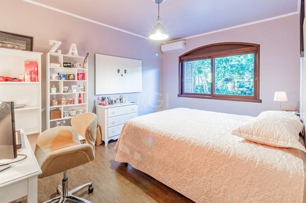 Imagem Casa de 3 dormitórios e 4 vagas de garagem no bairro Jardim Itu