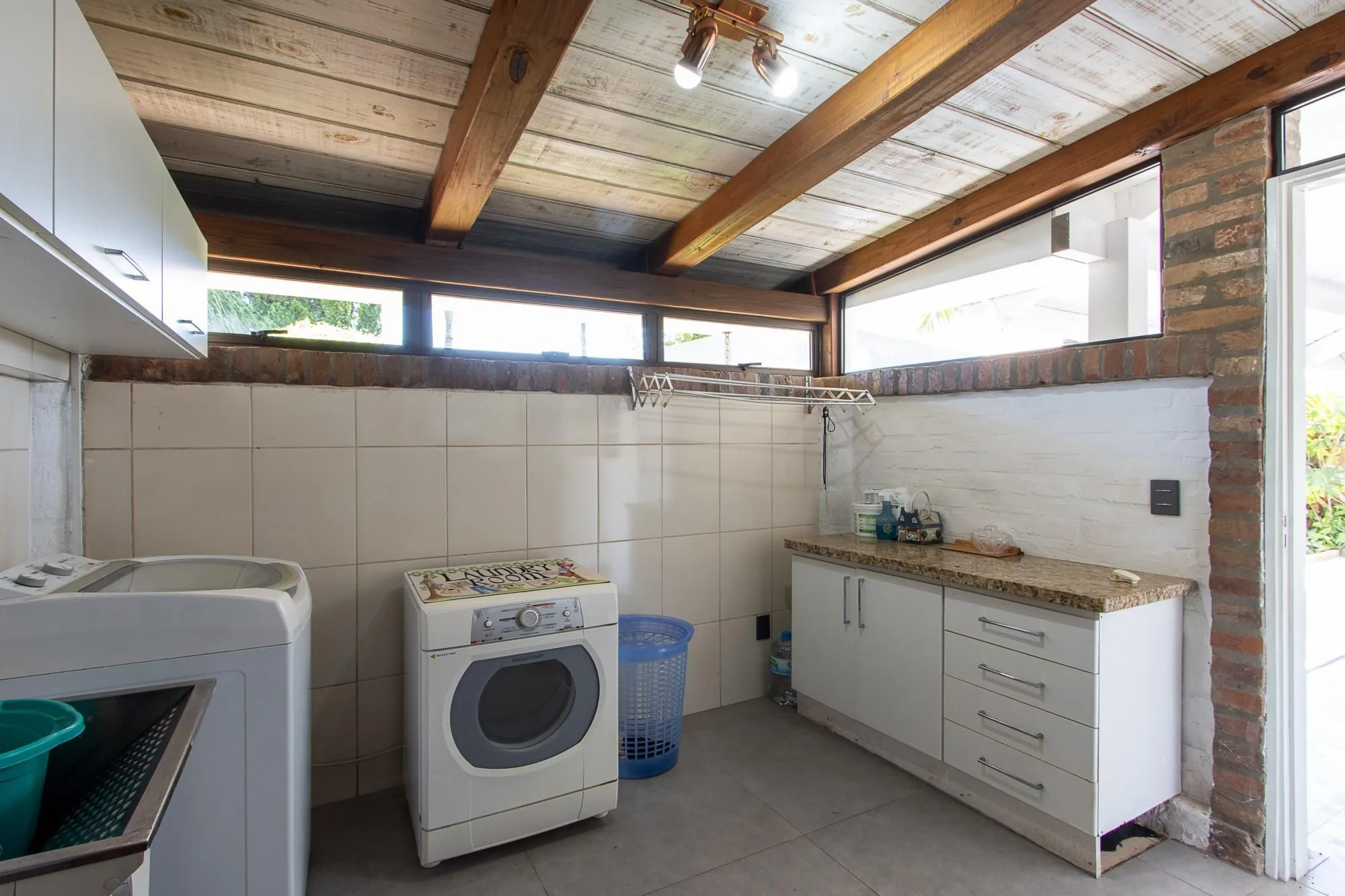 Imagem Casa 4 suites no Terra Ville, com home office, estar íntimo, 4 vagas e piscina.
