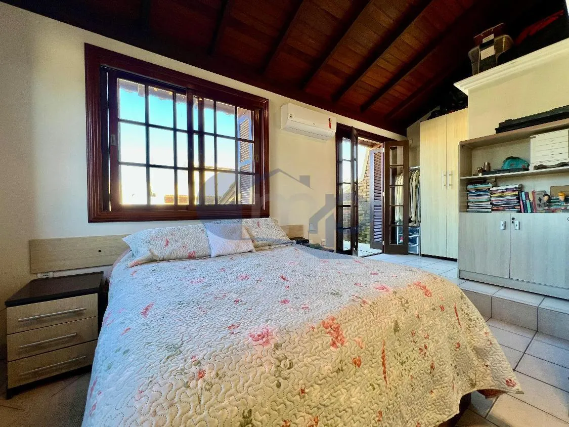 Imagem Casa a venda com 4 dormitorios na Guarita em Torres/RS