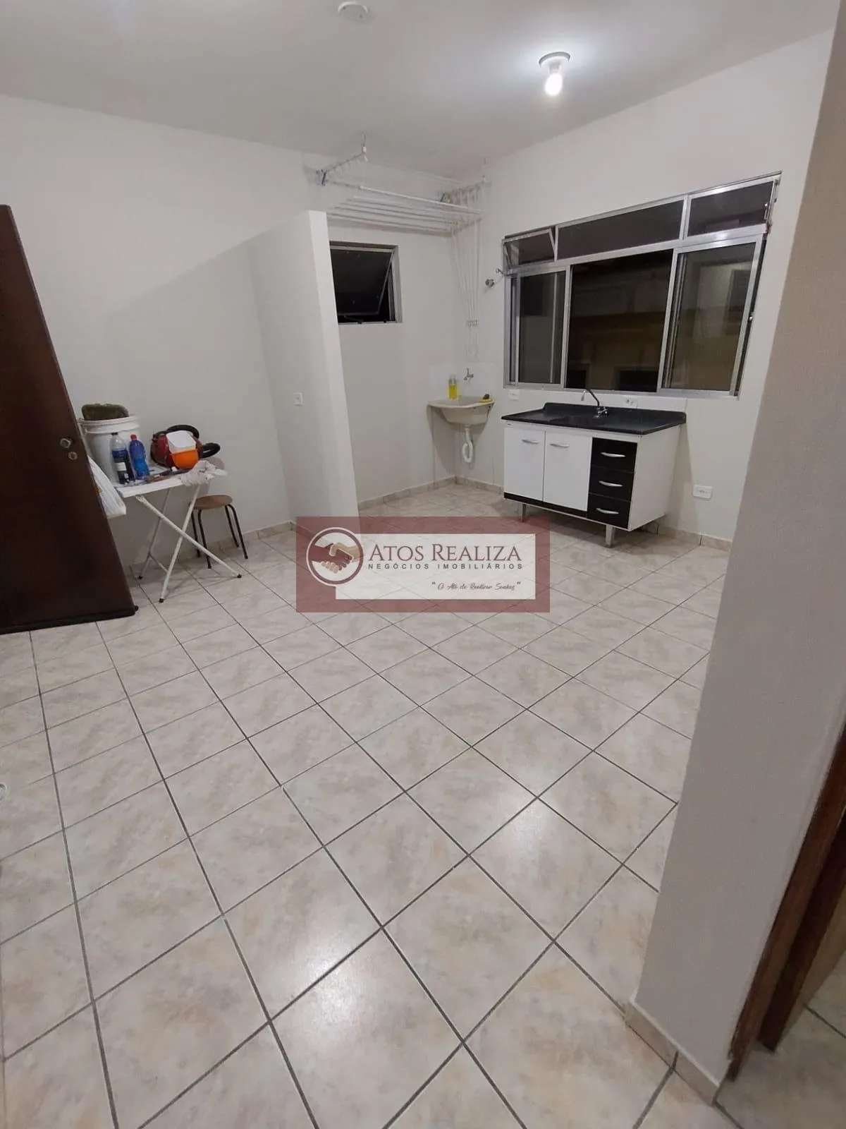 Imagem Alugo Kit estilo Apartamento Valor da locação $1.200.00 CONDOMÍNIO $20 SABESP TARIFA MÍNIMA $76,80 ENERGIA DIRETO COM A ENEL INTERNET 750MB $30(OPCIONAL) Contém 1 Quarto, Sala com cozinha área de serviço integrada Banheiro com box