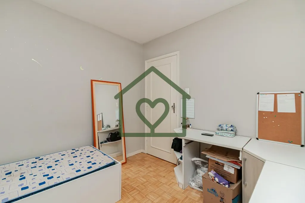 Imagem Apartamento de 3 dormitórios com dependência de empregada, com 89m² privativos, localizado no cha...