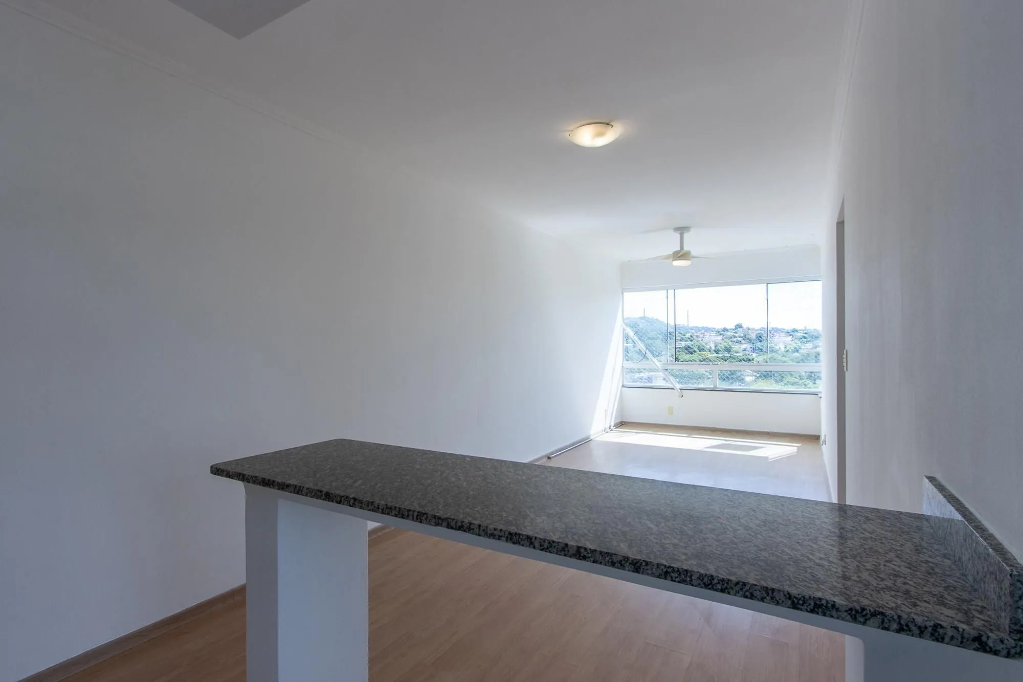 Imagem Apartamento de 3 dormitórios, 1 banheiro e uma vaga de garagem.
