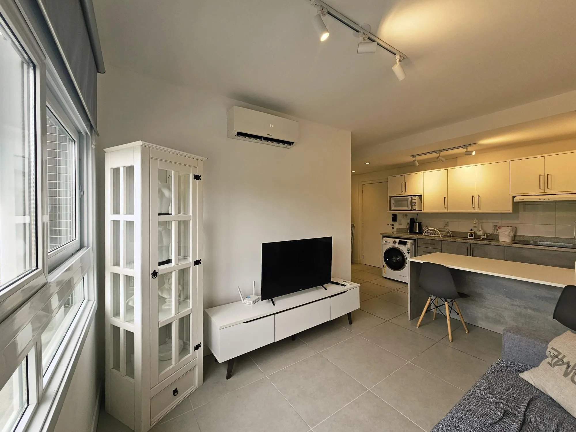 Imagem Apartamento mobiliado, 2 dormitórios, com vaga escriturada - Cidade Baixa