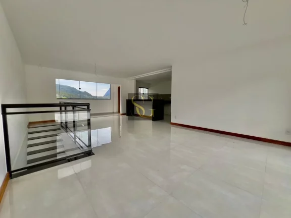 Foto do imóvel Casa para Venda em Teresópolis, Alto, 3 dormitórios, 2 suítes, 3 banheiros, 2 vagas em Rua Sloper