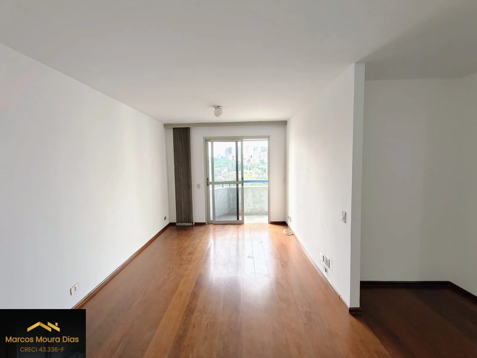 Imagem Apartamento Pinheiros, 2 dormitórios( 1 suíte) e 2 vagas, perto Metrô Fradique e com excelente valor de Condomínio. Edifício com Portaria 24 hs, Gerador e Lazer