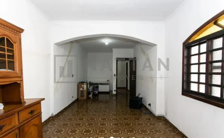 Imagem Casa à venda com 3 dormitórios, 4 banheiros, salão de festas e terreno de 208 m²