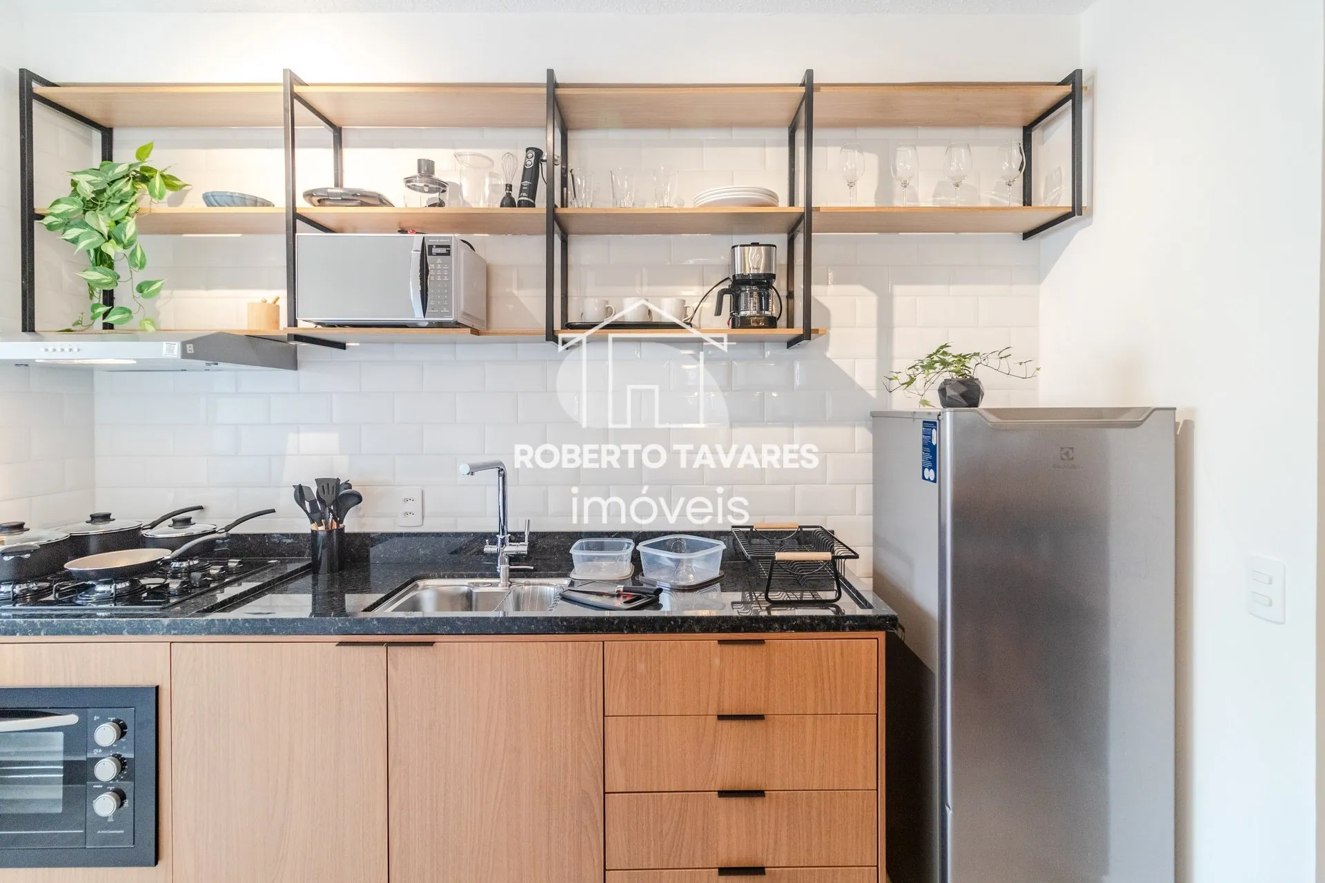 Imagem Apartamento totalmente mobiliado - O imóvel conta com 2 quartos, sendo 1 suíte, além de uma vaga de garagem.