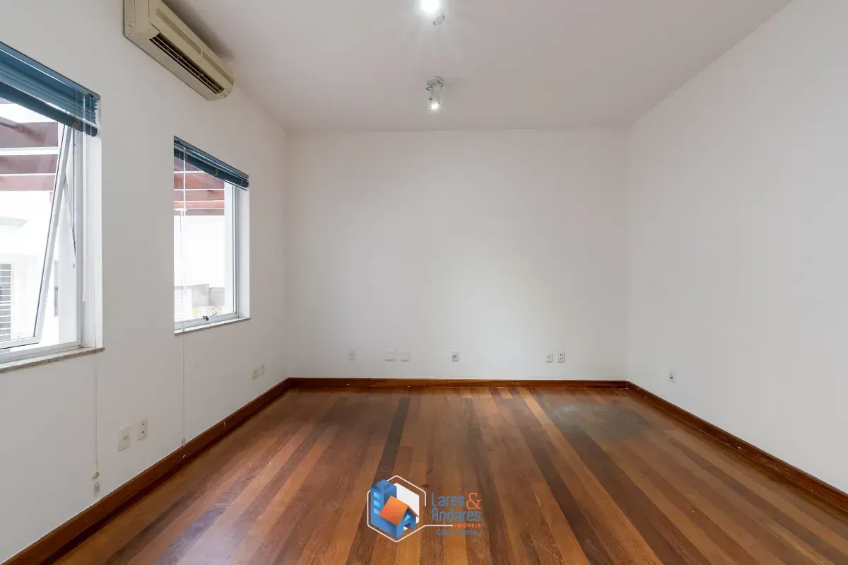 Imagem Casa para venda em Perdizes com 4 quartos, sendo 1 suíte, 171m²