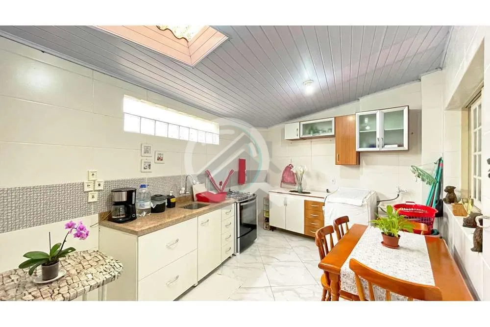 Imagem Excelente casa residencial localizada em um dos bairros mais centralizados da cidade de Porto Alegre...