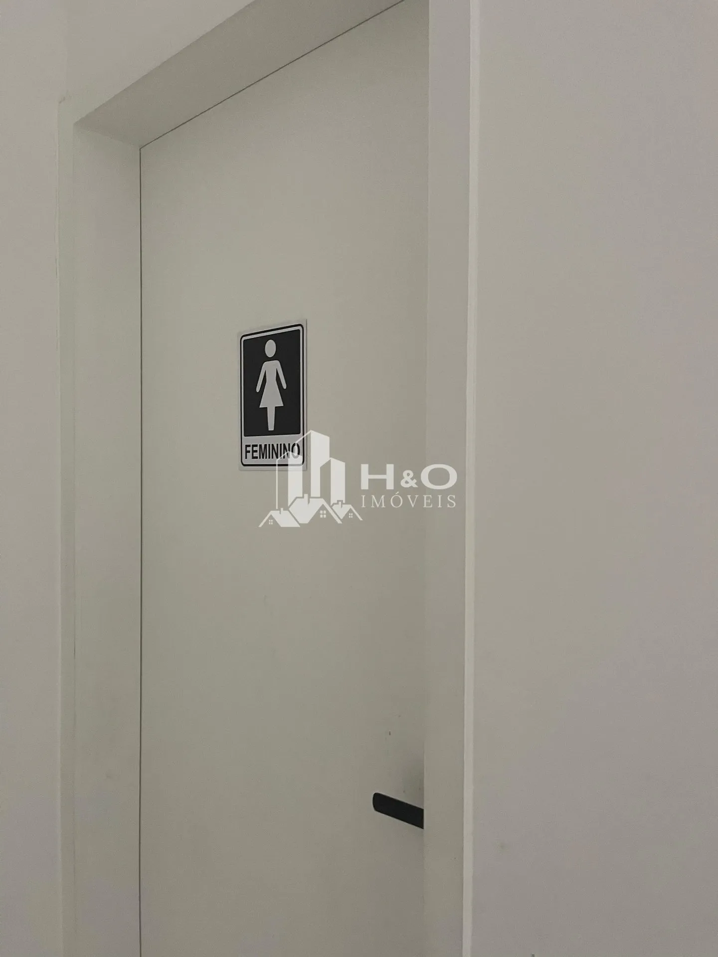 Imagem Salas Comercial Locação na Av. dos Latinos - 24m² | Região Comercial Ampla !