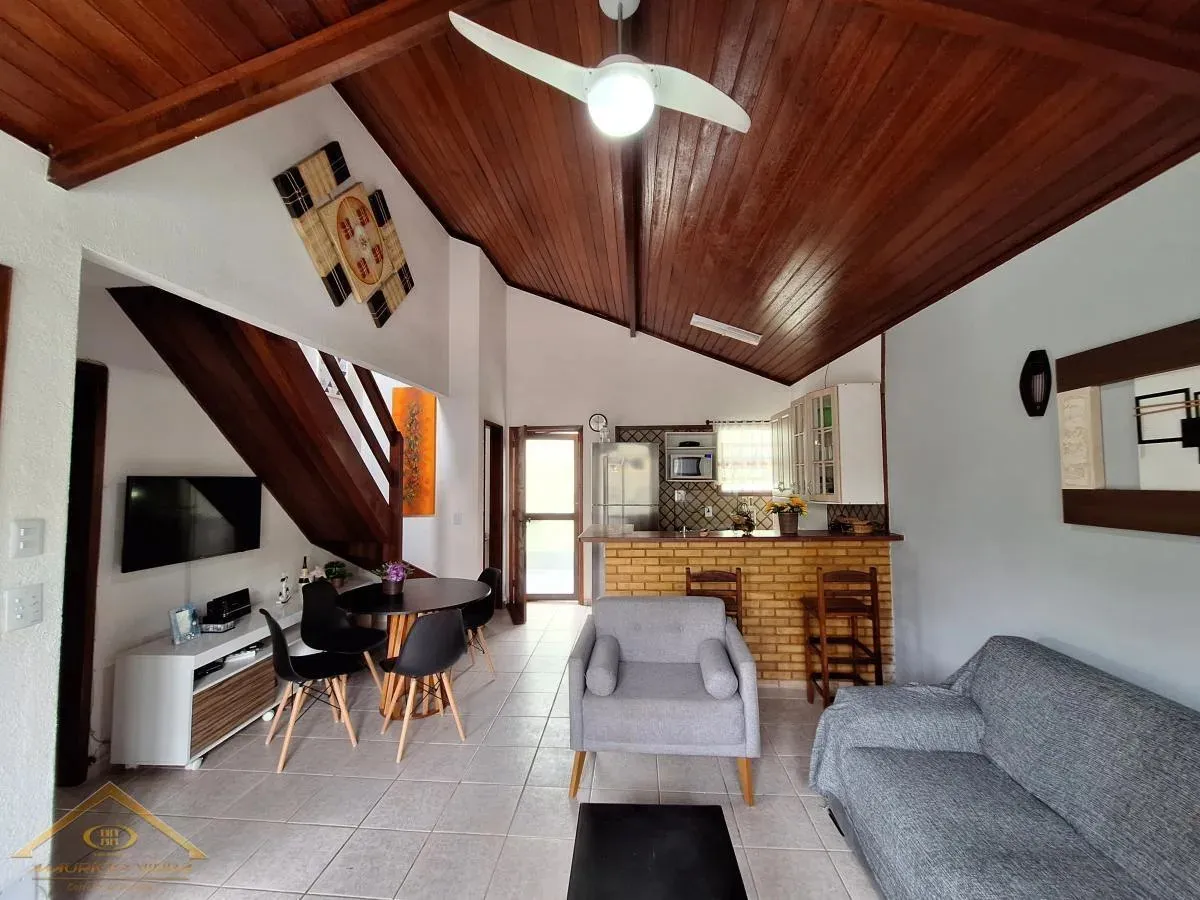 Imagem Casa em Condomínio para Venda em Cabo Frio / RJ no bairro Peró