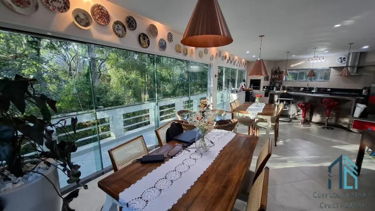 Imagem Casa em condomínio, 05 quartos sendo 04 suítes, 05 vagas, no Bairro Alto em Curitiba PR