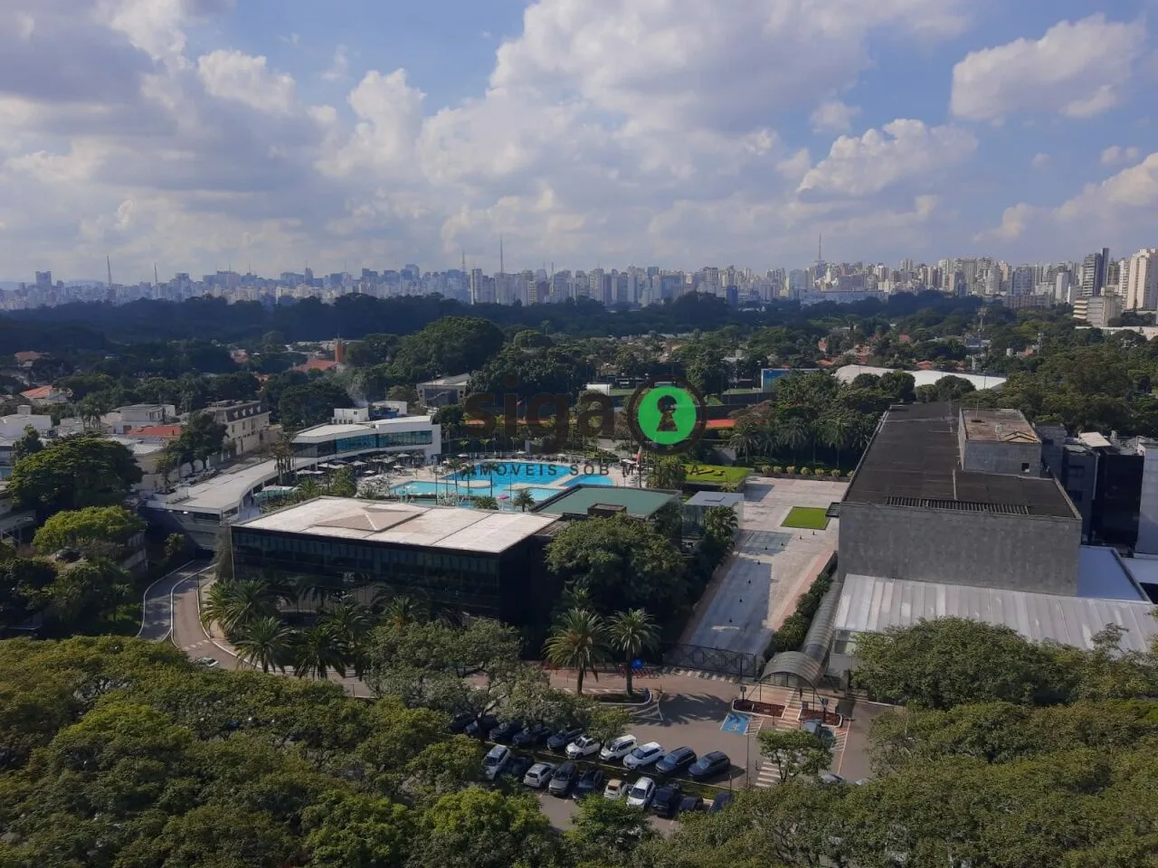 Foto do imóvel Cobertura Duplex à venda em Moema com o Ibirapuera de 427m² com 4 suítes e 4 vagas - São Paulo