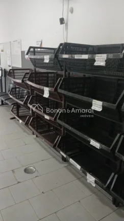 Imagem Barracão/Salão comercial mobiliado para locação em excelente localização, próximo à Av. Amor...