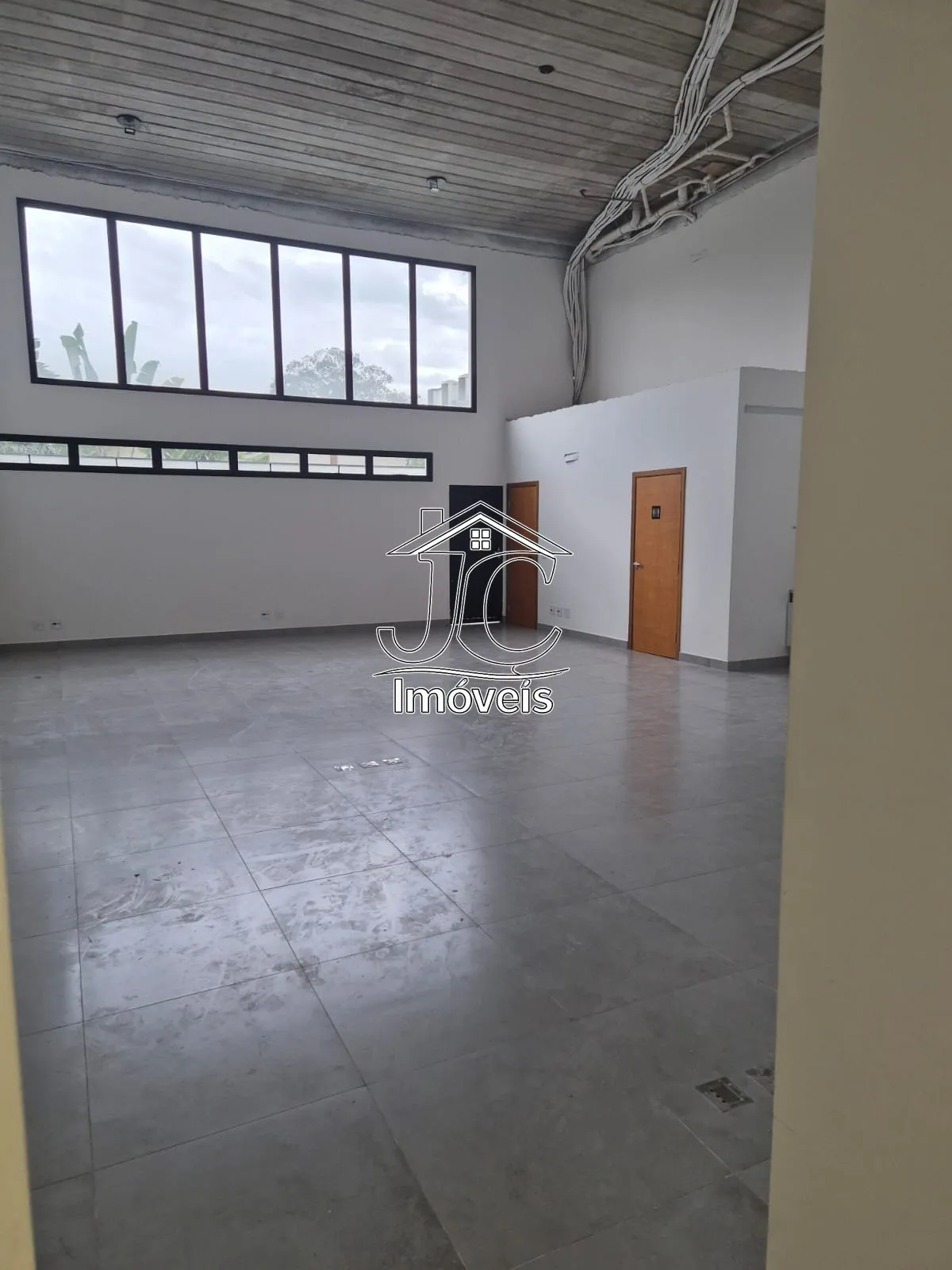 Imagem SALÃO PARA LOCAÇÃO, COM 135 M² NO JARDIM PAIQUERÊ - VALINHOS/SP