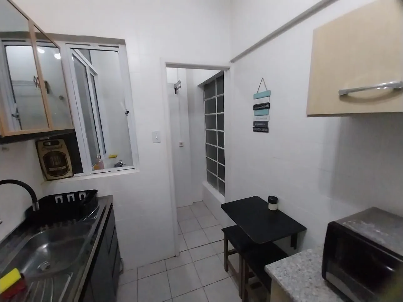 Imagem Oportunidade Excelente Apartamento 1D Mobiliado 2 piso com elevador Cidade Baixa.