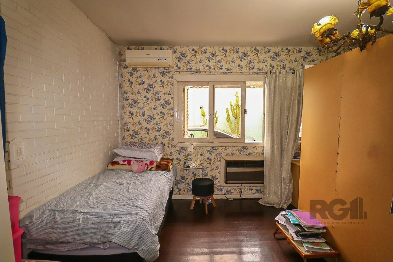 Imagem Casa com 2 quartos, vaga de garagem, churrasqueira, com 200m² privativos no centro de Esteio/RS