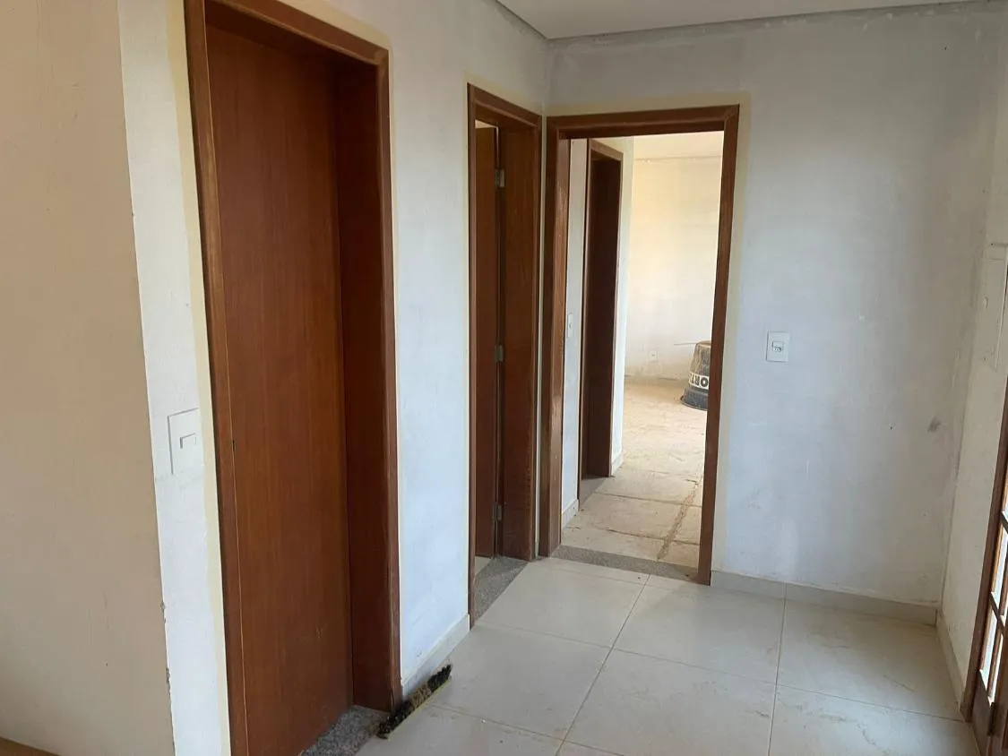 Imagem Vendo uma excelente casa em Crucilândia/MG ( valor 500.000,00 )
