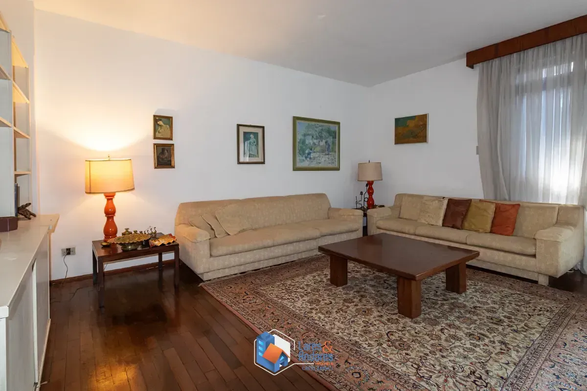 Imagem Sobrado para venda em Moema com 5 quartos, sendo 1 suíte, 209m²