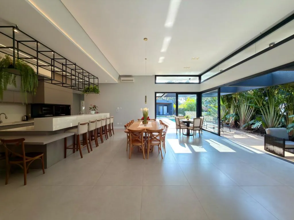 Imagem Casa em Condominio 6 Dormitórios - Bairro --