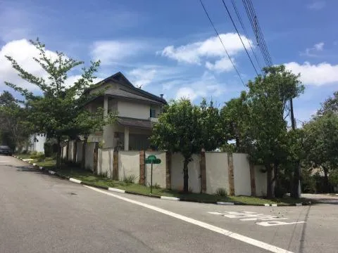 Imagem VENDA SOBRADO CONDOMÍNIO ARUJÁZINHO 5, Excelente imóvel, com A/T 634m² A/C 587m² distribuídos em 04 suítes sendo 01 máster com hidro. CONSULTE-NOS.