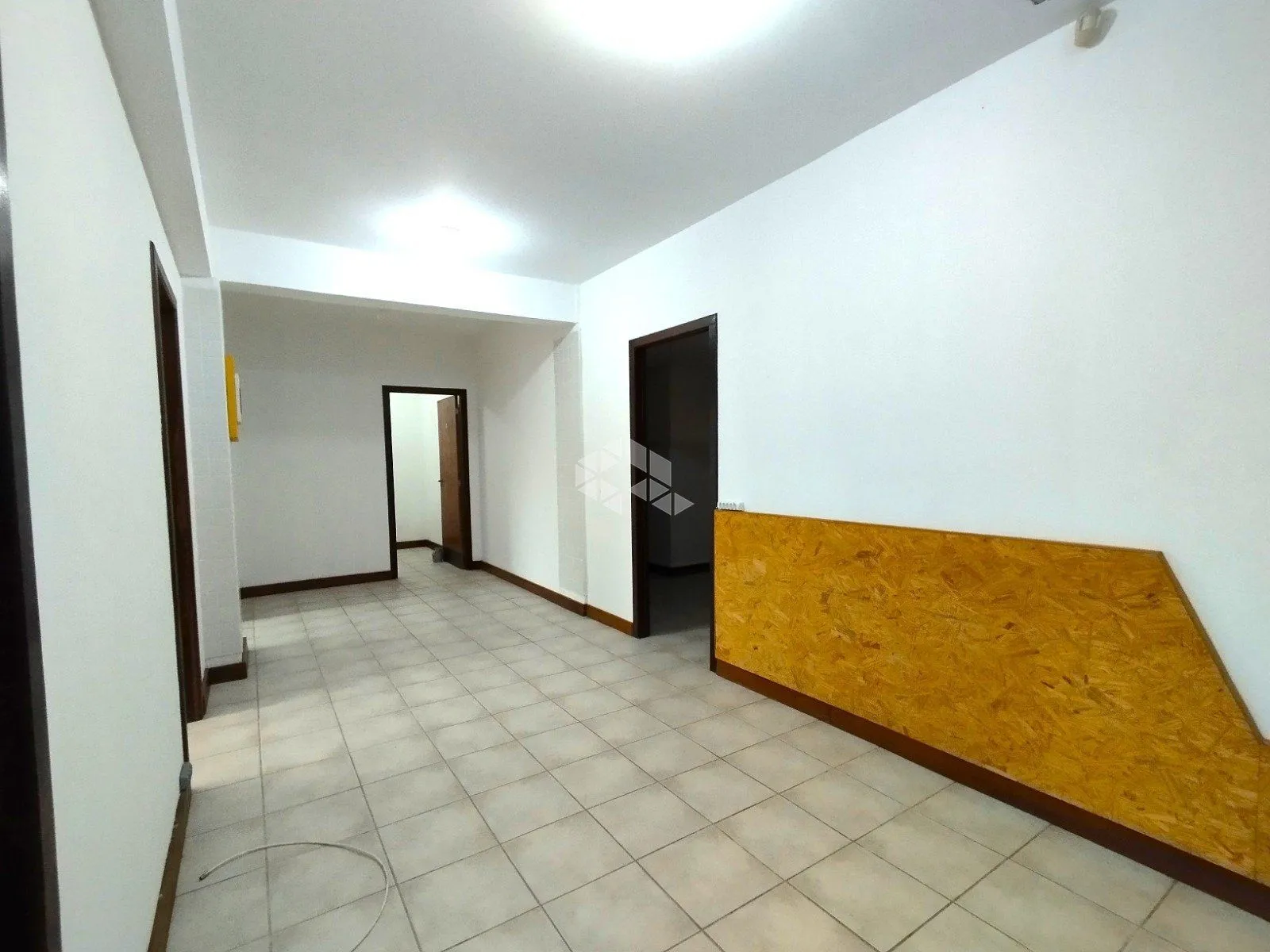 Imagem CONJUNTO COMERCIAL PODENDO FACILMENTE SER TRANSFORMADO EM APTO GARDEN