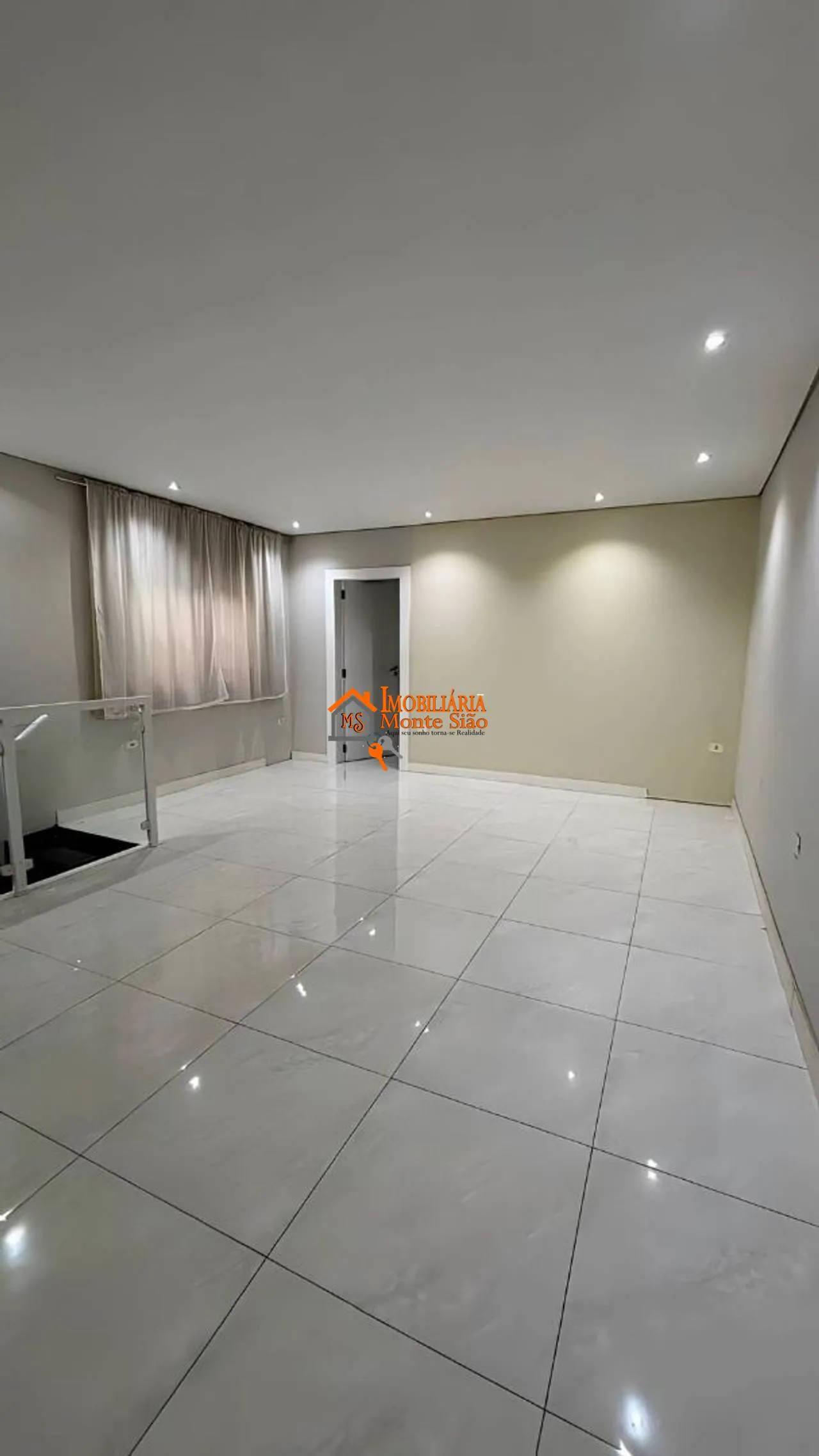 Imagem Sobrado com 3 dormitórios à venda, 250 m² por R$ 740.000,00 - Jardim Presidente Dutra - Guarulhos/SP